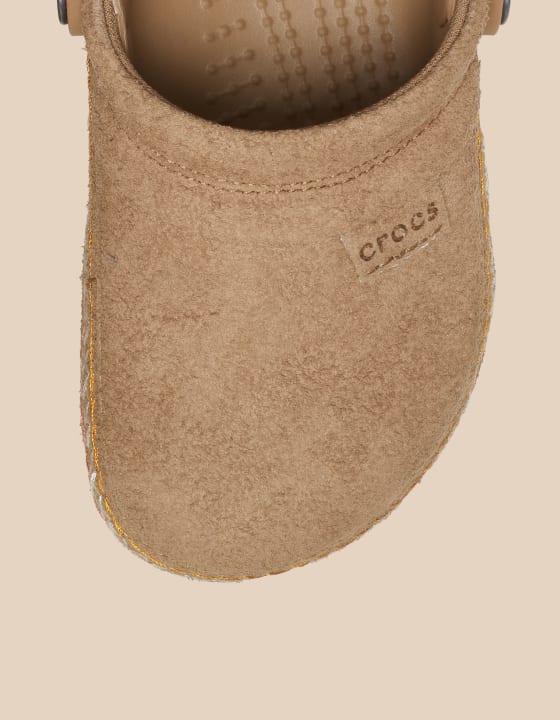 Vue de dessus de l'avant de la chaussure en suédine vegan