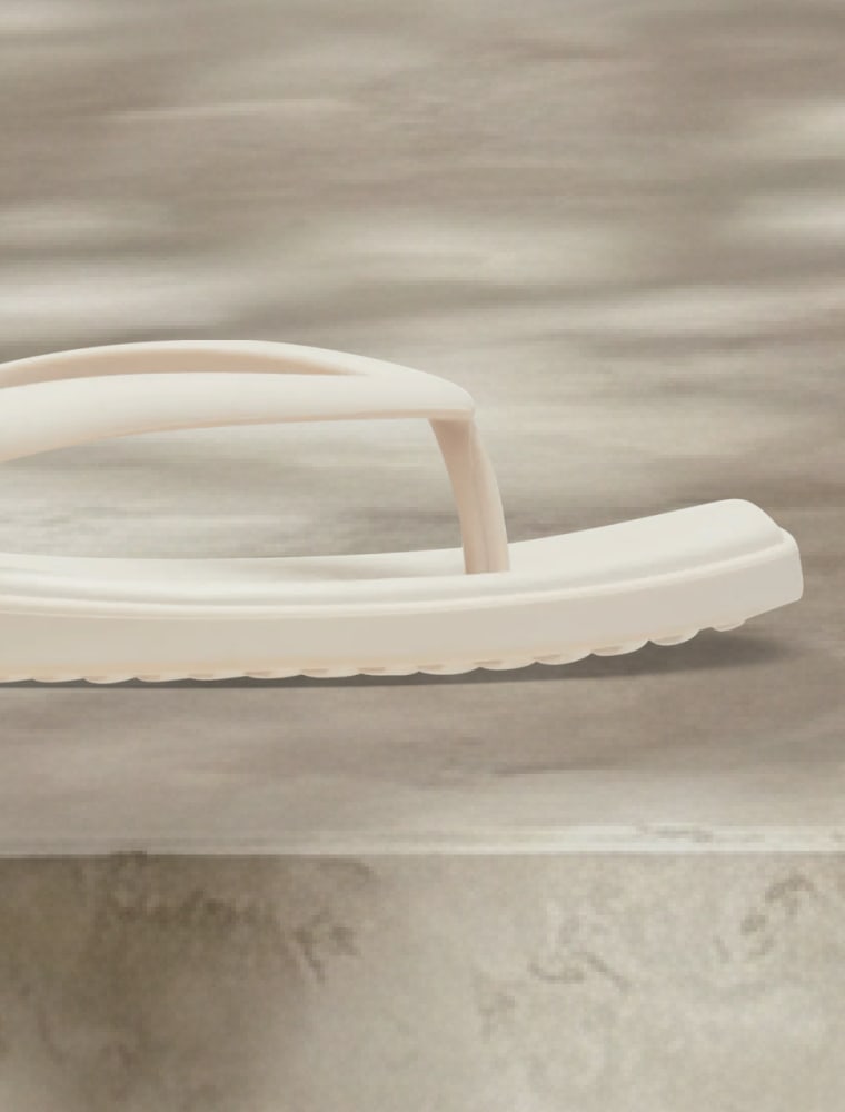 Side profile of miami suare toe