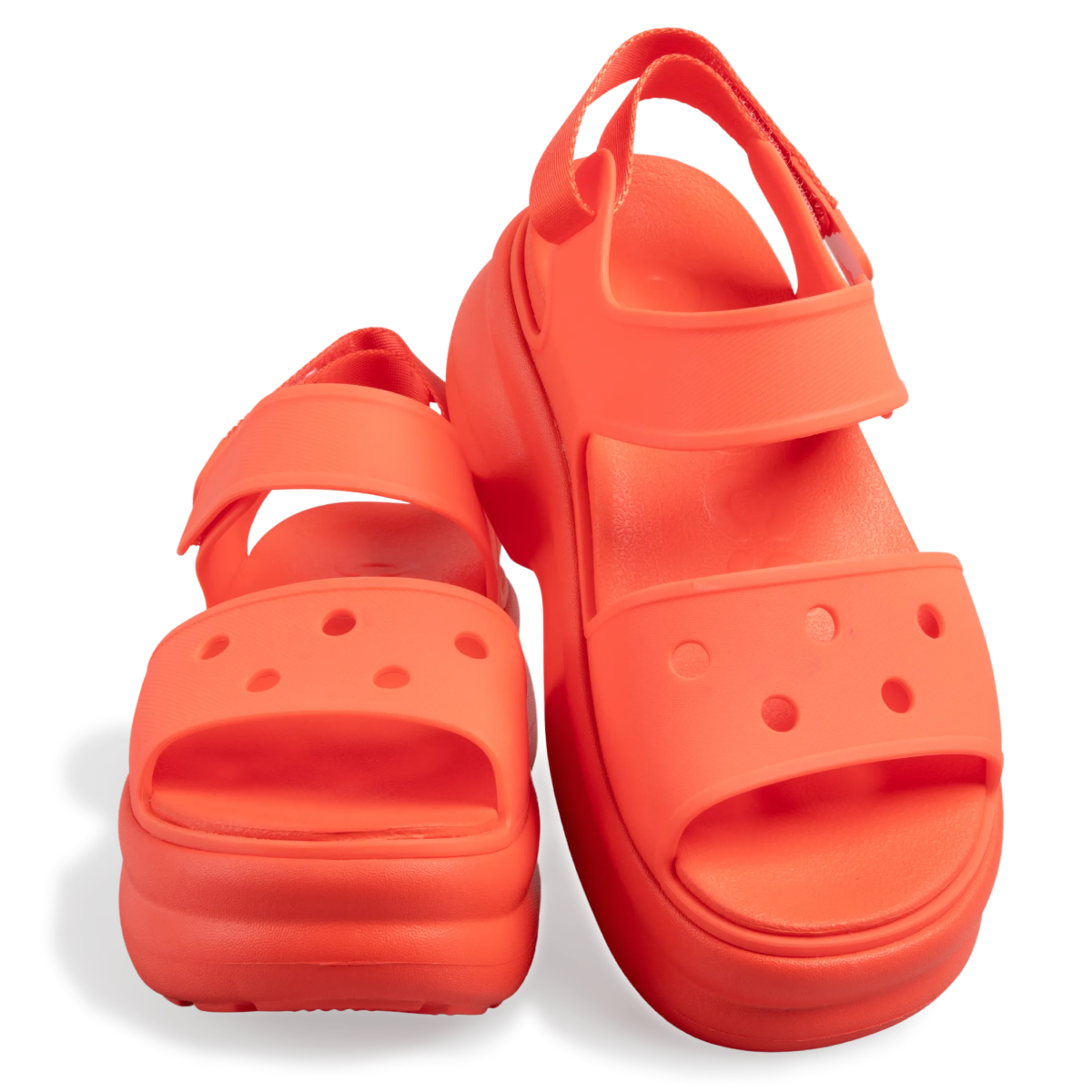 みいページ ソーホー Y ストラップ サンダル｜Crocs公式