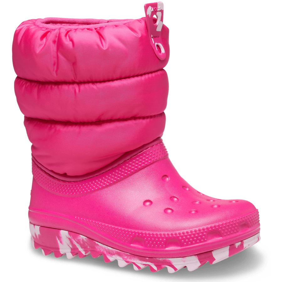 Candy Pink Kids' Classic Neo Puff Boot - Schrägsicht - Crocs