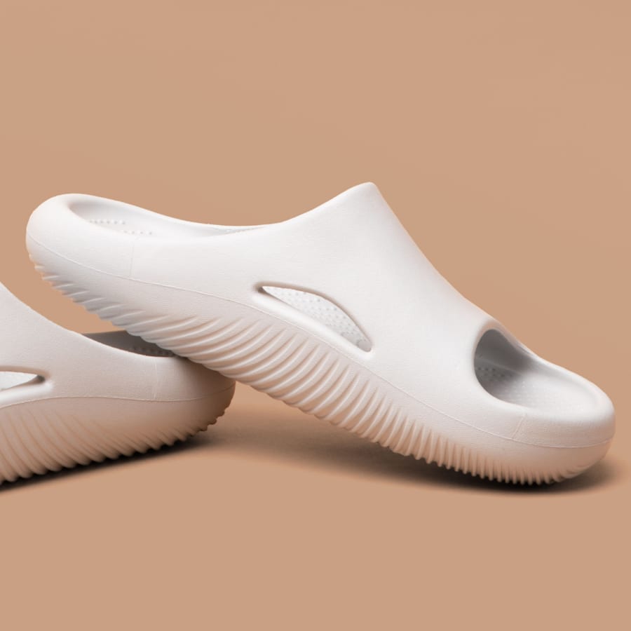 Atmosphere Mellow Recovery Slide - Custom Angle - Crocs
