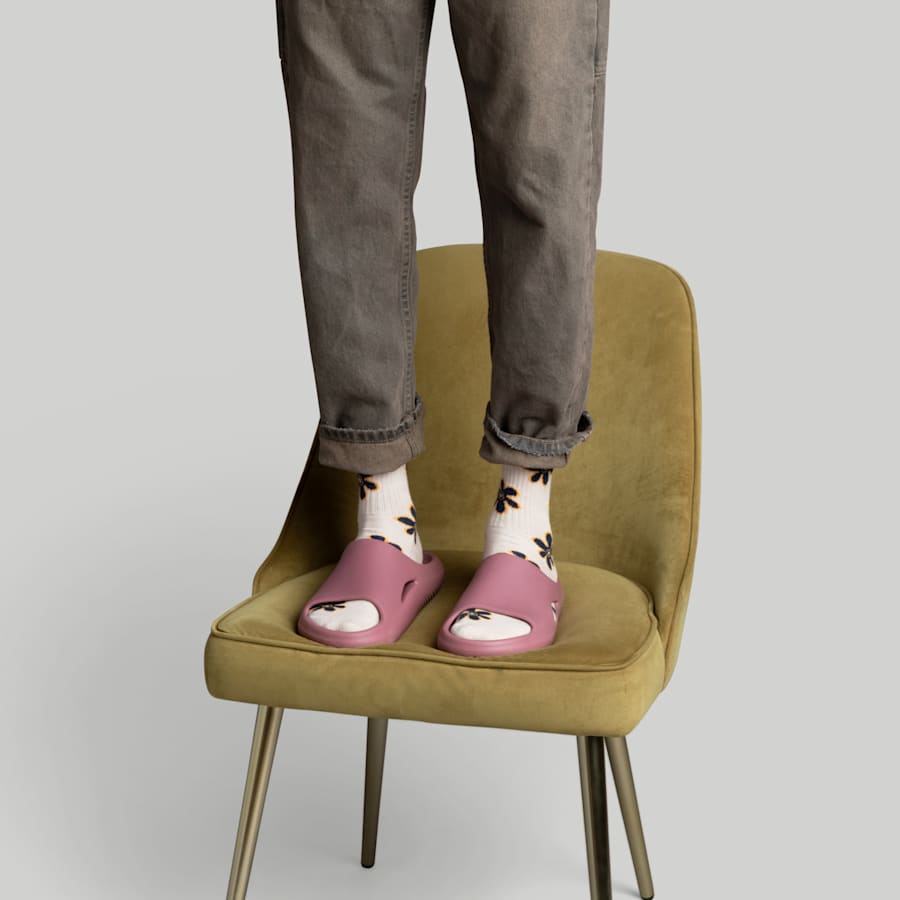 products/208392_5PG_ALT170 - Crocs