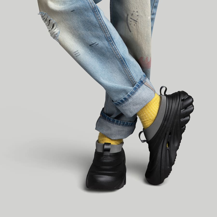 products/209414_76S_ALT170 - Crocs