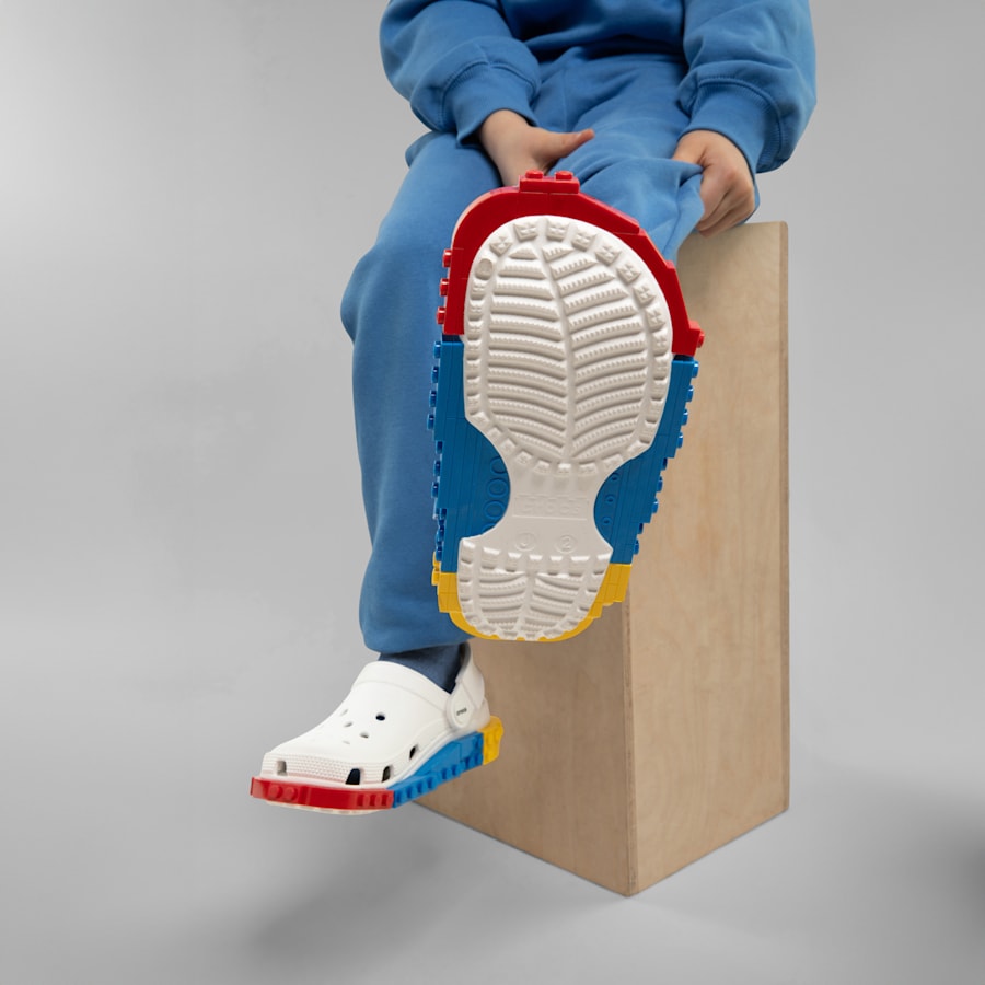 products/211874_100_ALT170 - Crocs