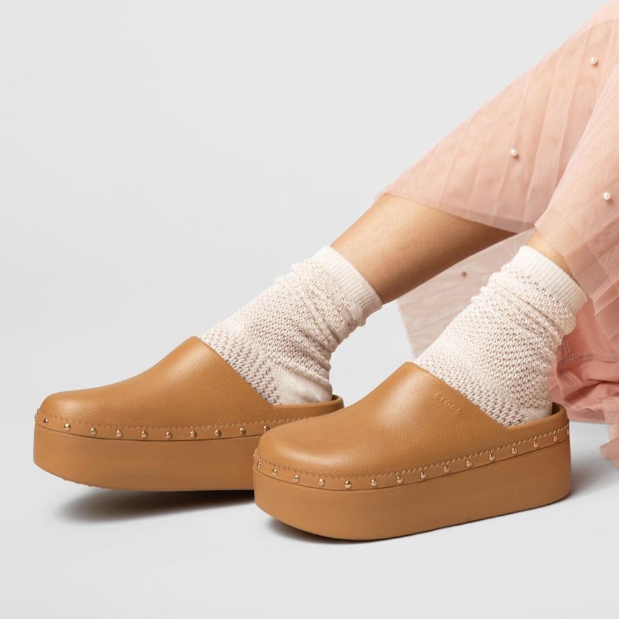 Crocs Dylan Platform Studded Clog — Umber