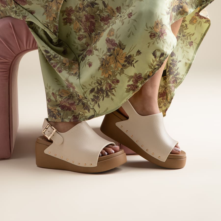Frappé/Sépia Dylan Studded Platform Slide - mode de vie - Crocs