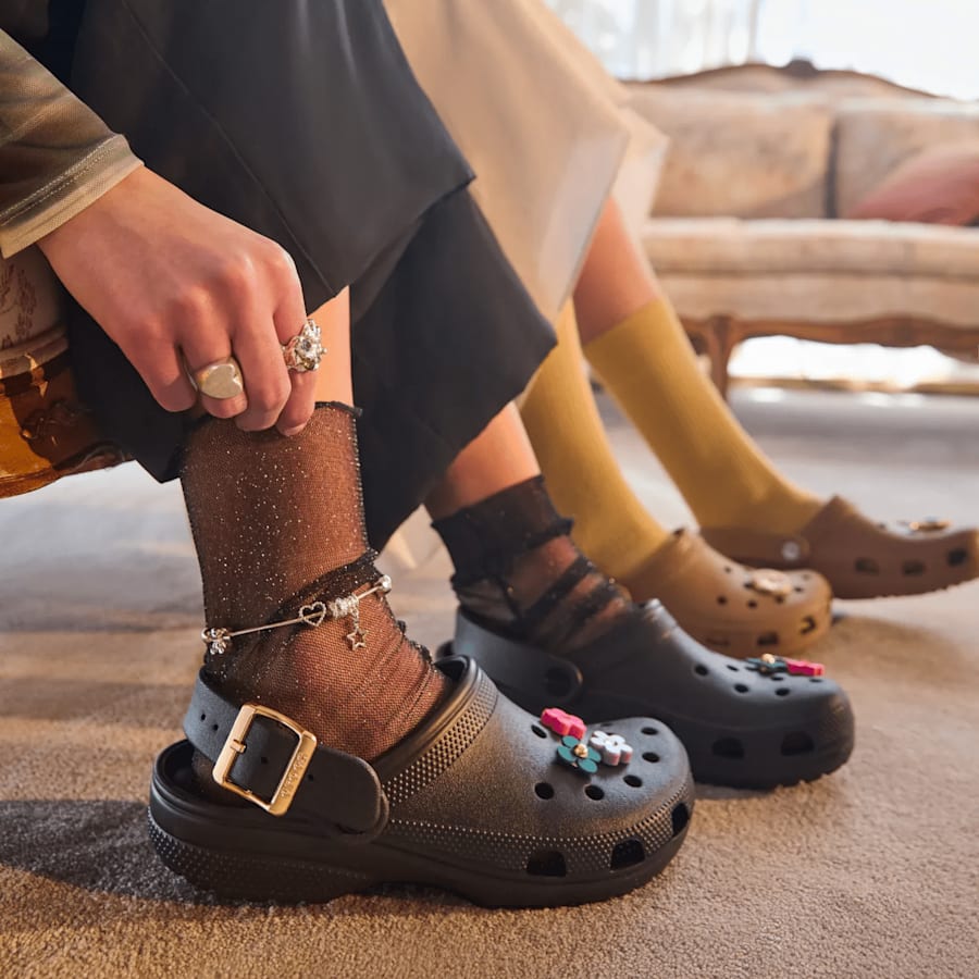 products/213543_001_ALT105 - Crocs