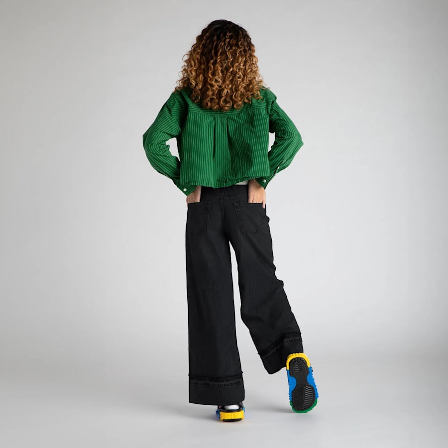 products/213811_001_ALT170 - Crocs