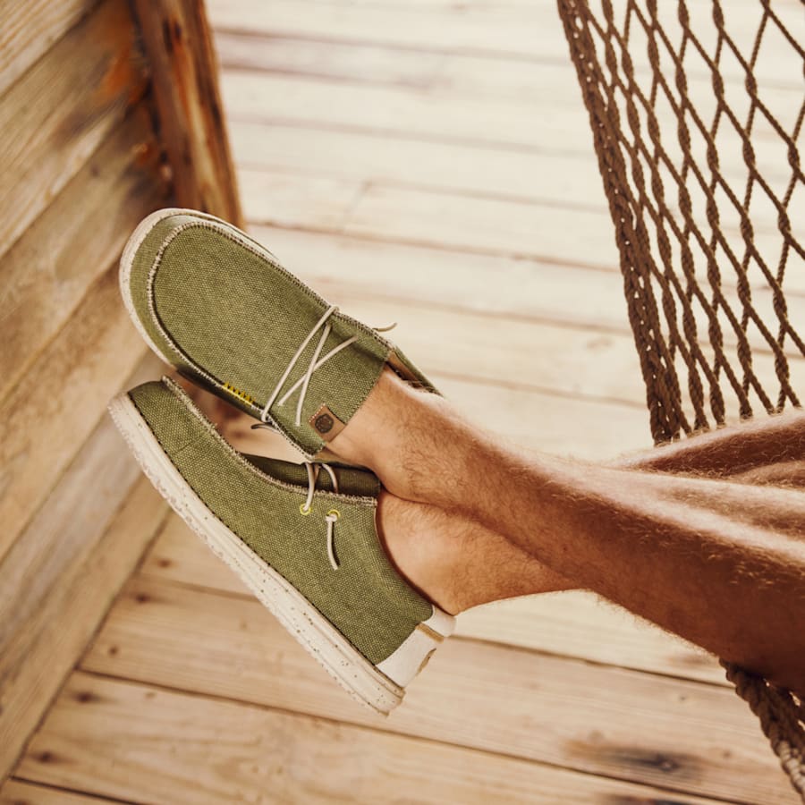 products/40952_337_ALT105 - HEYDUDE