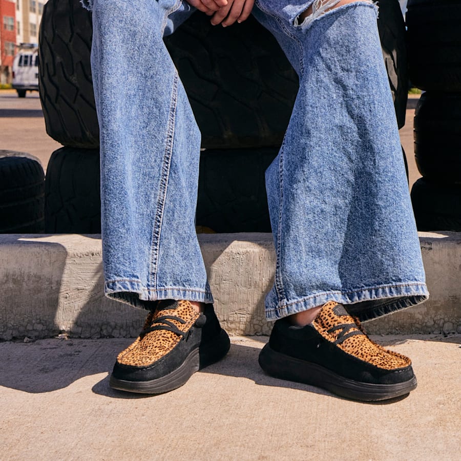 products/41865_001_ALT105 - HEYDUDE