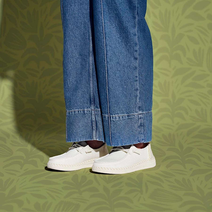 products/43681_100_ALT105 - HEYDUDE
