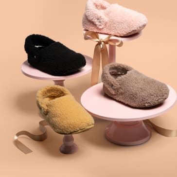 Womens crocs with fur 2025