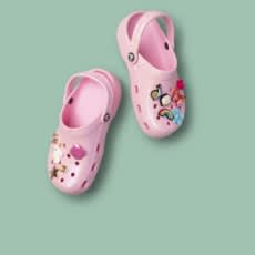 Baby pink crocs with fur 2025