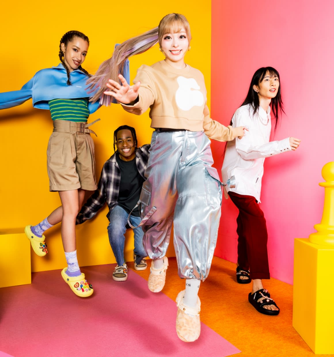 Kyary Pamyu Pamyu and other models modeling collaboration clog.