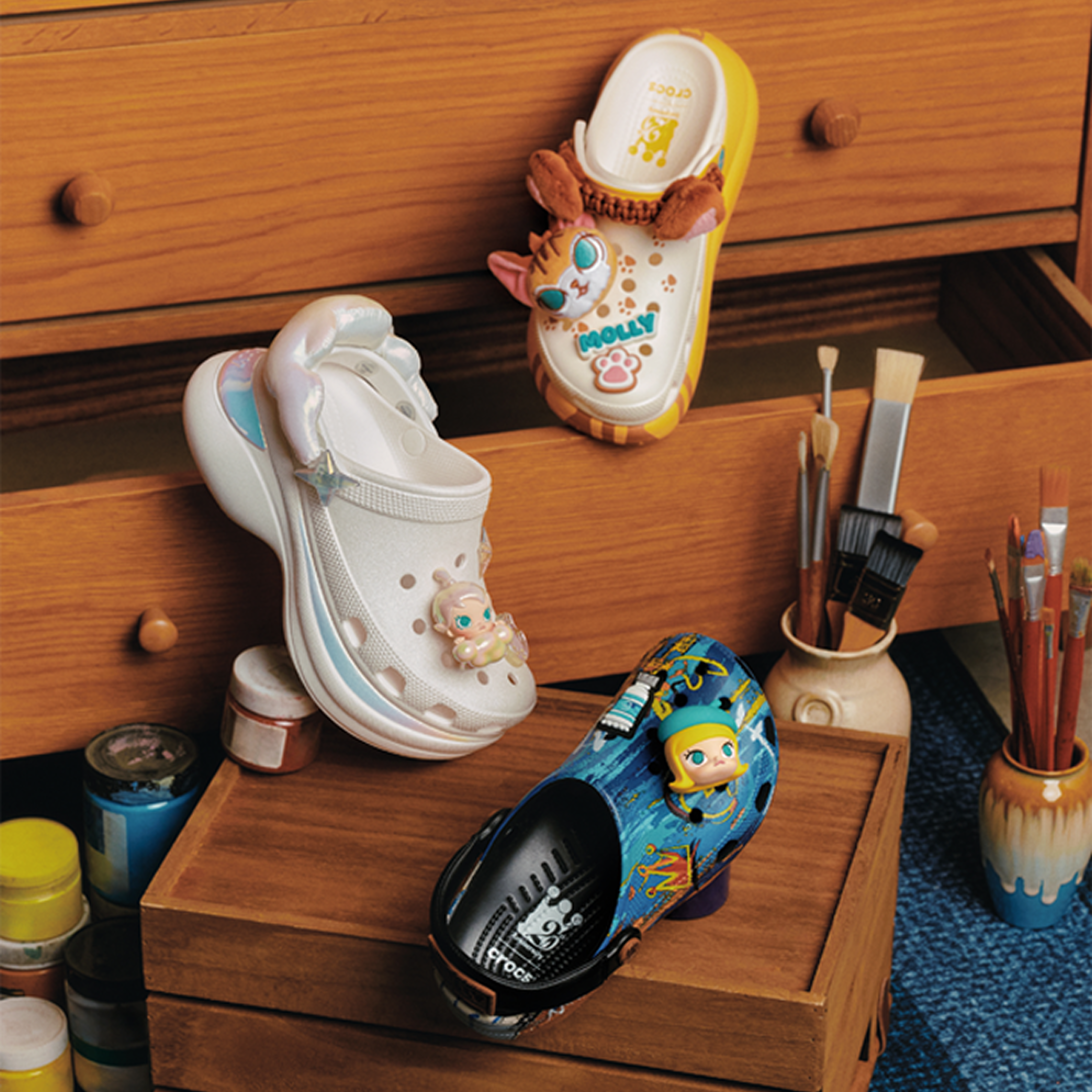 POP MART MOLLY Classic Clog