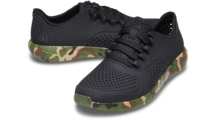 [クロックス公式] 靴 ライトライド プリンテッド カモ ペイサー メン メンズ、男性用 ブラック/黒 25cm Men's LiteRide Printed Camo Pacer 20%OFF セール アウトレット