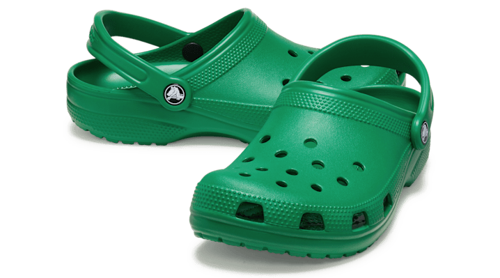 Crocs Classic Clog In Green Ivy