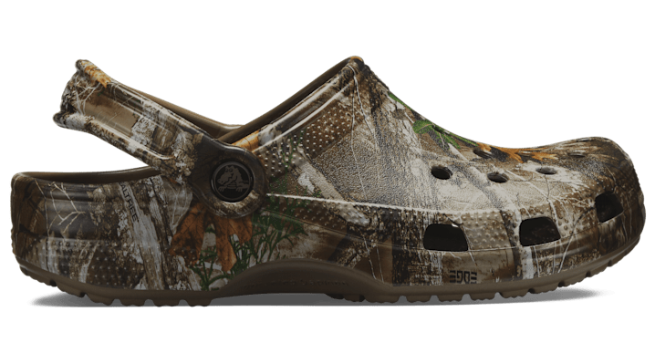 Crocs Brown Realtree Classic Clogs In Walnut