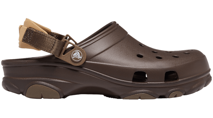 Crocs All-terrain Sabots Unisex Espresso 36 In Espresso