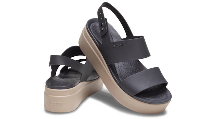 ＜クロックス公式＞ ★40%OFF！サンダル WOMEN'S CROCS BROOKLYN LOW WEDGE レディース、ウィメンズ、女性用 ブラウン/茶 24cm クロックス ブルックリン ロー ウェッジ ウィメン 40%OFF セール アウトレット