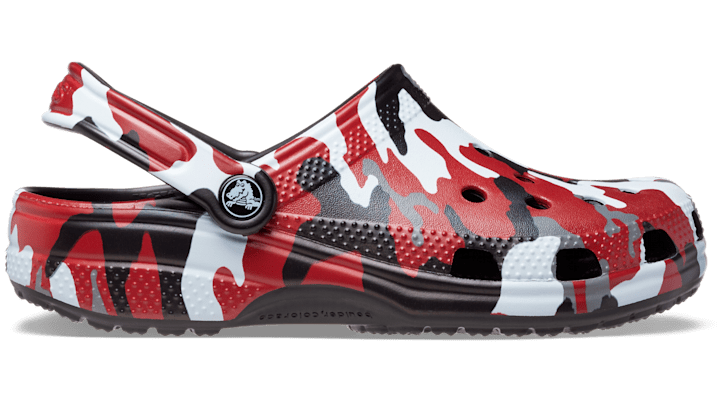 Crocs Classic Printed Camo Clogs Unisex Black / Red W7/M6