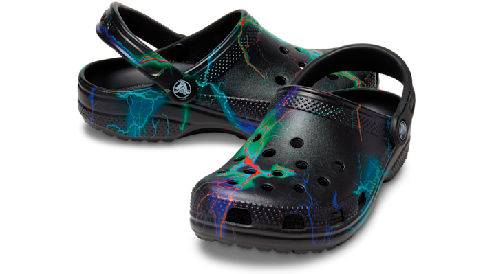 ＜クロックス公式＞ スライドサンダル CLASSIC CROCS TIE-DYE GRAPHIC SLIDE メンズ、レディース ブラック/黒 23cm クラシック クロックス タイダイ グラフィック スライド