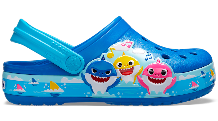 CROCS TODDLER CROCS FUN LAB BABY SHARK BAND CLOG; BRIGHT COBALT, C4