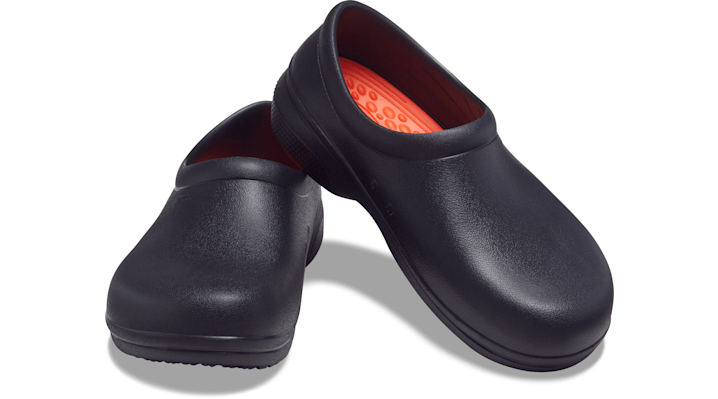  靴 CROCS ON-THE-CLOCK LITERIDE&trade; SLIP-ON メンズ、レディース ブラック/黒 22cm オン ザ クロック ライトライド スリッポン