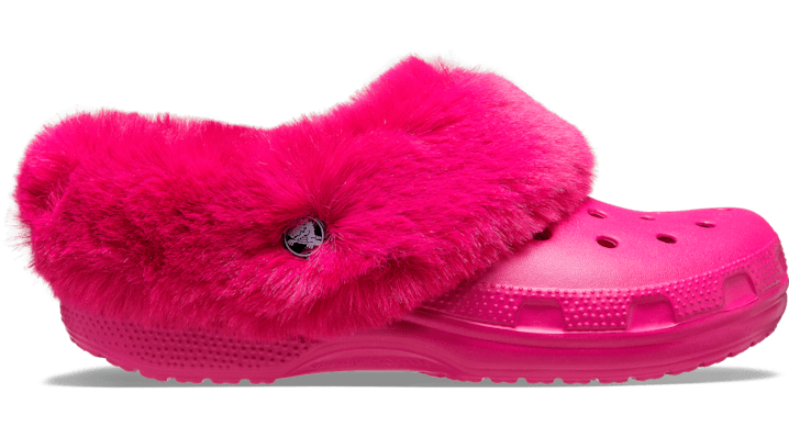 winter crocs pink