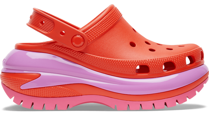 Shop Crocs Mega Crush Sabots Unisex Lava 42