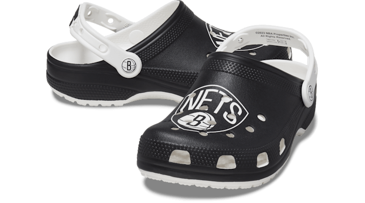 Crocs | Unisex | NBA™ Brooklyn Nets Classic | Clogs | White / Black | - 208651-103