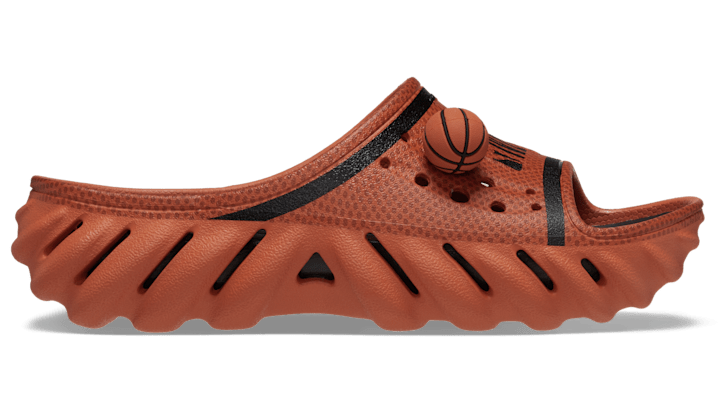 https://media.crocs.com/images/t_large/f_auto/products/209791_805_ALT100/crocs-nba-echo-slide-sienna-charm-view