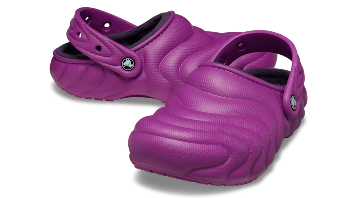 Crocs | Unisex | Classic Lined Overpuff | Clogs | Grapeberry | - 210059-5BV
