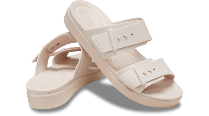 Crocs | Women | Brooklyn Buckle Low Low | Sandals | Quartz | - 211215-6UR