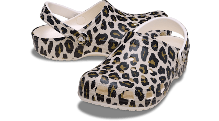 Crocs unisex Classic Leopard Clogs Chalk - 211313-0WV