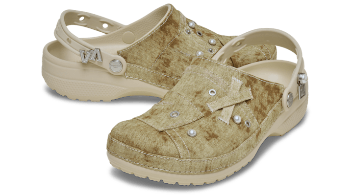 Crocs unisex Elevator Classic Clogs Sandstone - 211442-0LH