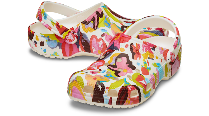 Crocs unisex Classic Painted Floral Clogs Chalk - 211587-0WV
