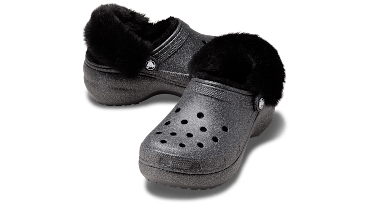 Crocs | Women | Classic Platform Fuzz Lined Glitter | Clogs | Black | - 211922-001