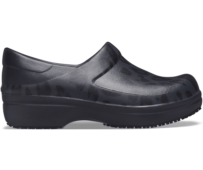 crocs neria pro graphic clog