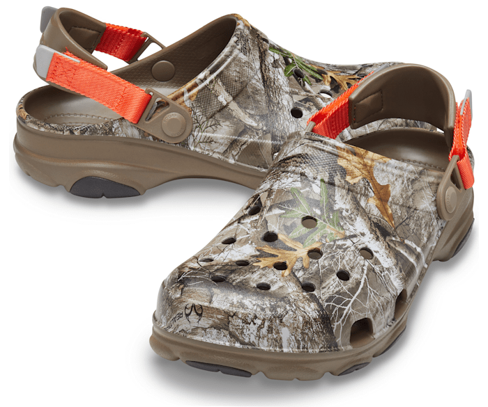 https://media.crocs.com/images/t_pdphero/f_auto%2Cq_auto/products/206504_267_ALT110/crocs