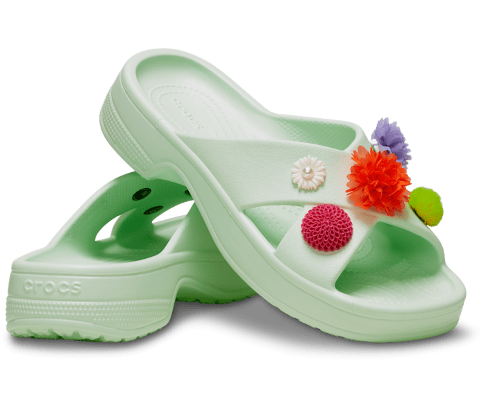 Teinte jade Classic Women's Wildflower Cross Strap - Paire - Crocs