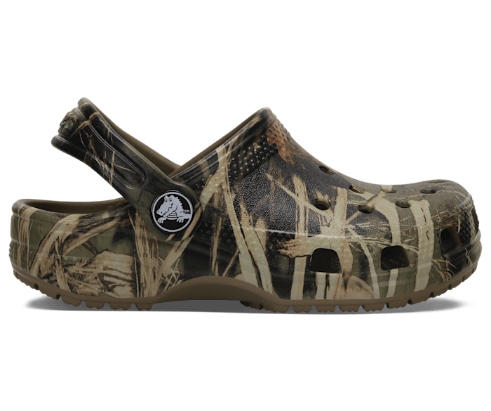Kids camo hotsell lined crocs