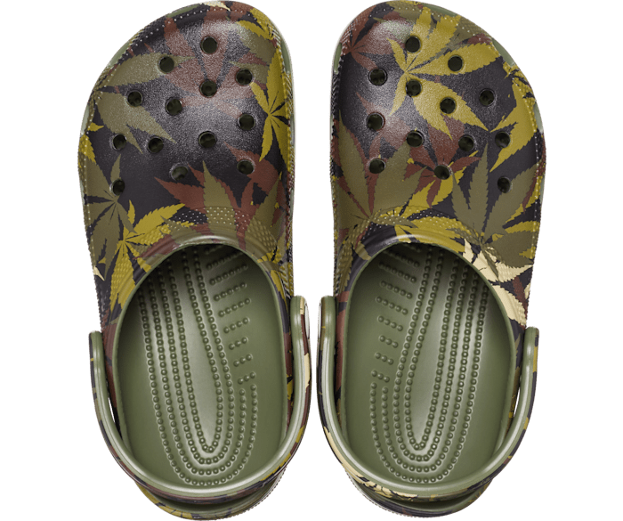 Camo crocs sales size 14