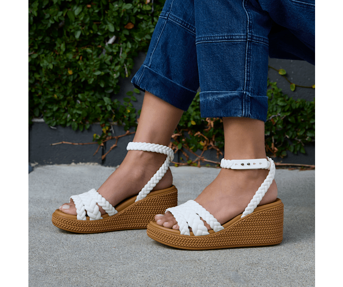Strap wedge clearance